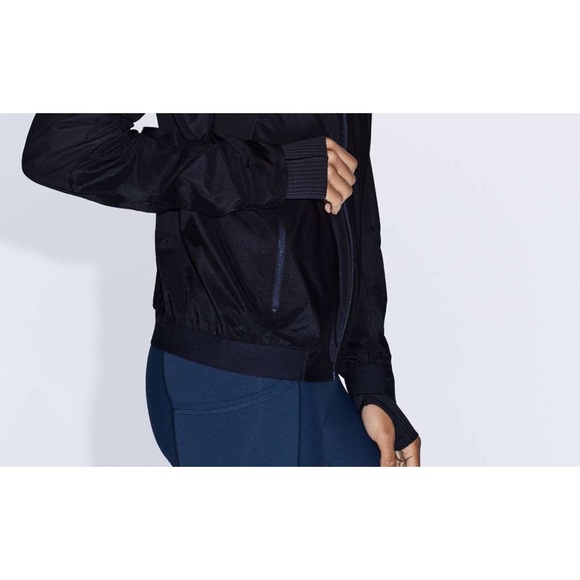 Lululemon Run On Jacket 10 Blue womens Midnight Navy Waterproof Windbreaker - Picture 14 of 16